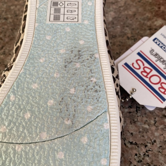 Bob’s From Skechers NEW memory foam slip on shoes W9.5 model 33417/LPD leopard - Picture 12 of 12
